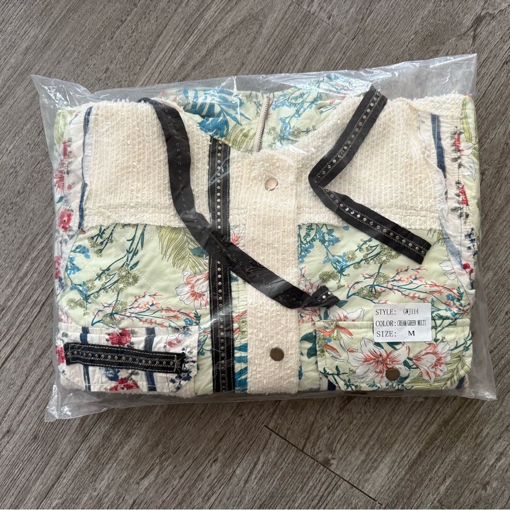 POL Floral Quilted Jacket with Hood - Picture 11 of 11